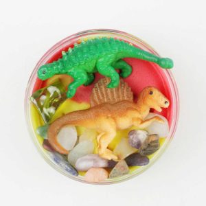 Natuurlijke speelklei dinosaurus met speelfiguren van Invitation to Imagine