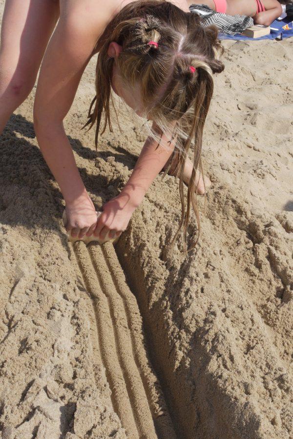 Kind met Zandkammen van Speelbelovend