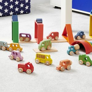 TickiT gekleurde houten voertuigen met ander speelgoed