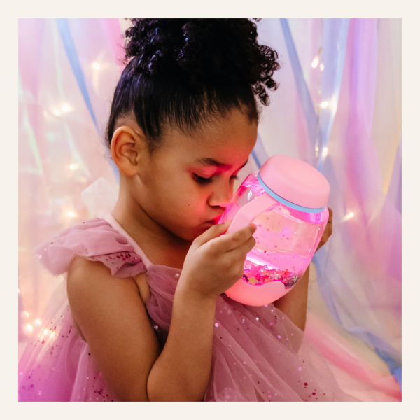 Meisje met Glo Pals Play Jar - Roze