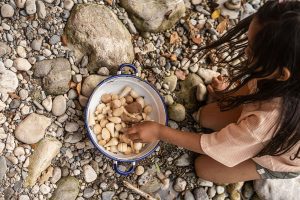 Kinderen met Grapat Mandala Houten Loose Parts