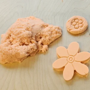 Oranje kinetisch zand van SensoryFun