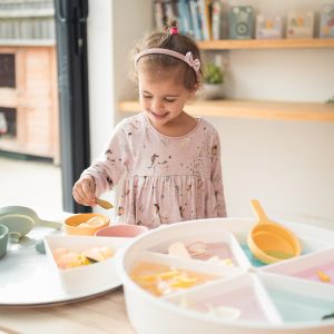 Inspire My Play Play Tray met deksel en 6 uitneembare bakjes 11 Inspire My Play Play Tray