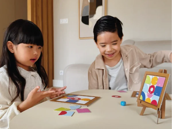 Kinderen spelen met GrandPi Spel - Vormenkunst