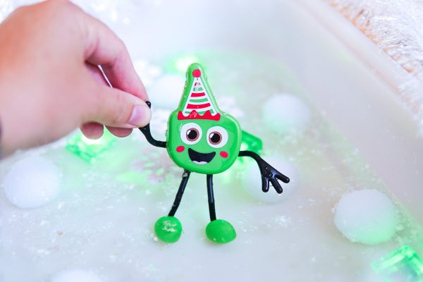 Glo Pals kerst speelvriendje inclusief 2 lichtgevende blokjes