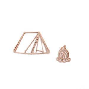 Grennn tent en kampvuur uitsteker